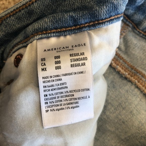 American Eagle Hi-Rise Mom Jeans - Picture 4 of 5
